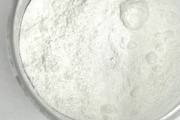 Kofeín na podporu rastu vlasov vo forme bieleho prášku.