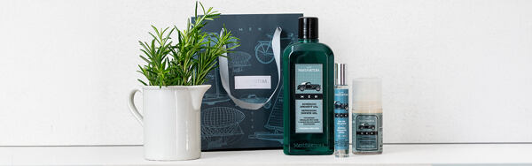 Kozmetické produkty Manufaktura Men ORIGINAL so sprchovacím gélom, toaletnou vodou a krémom, doplnené rozmarínom a darčekovou taškou.