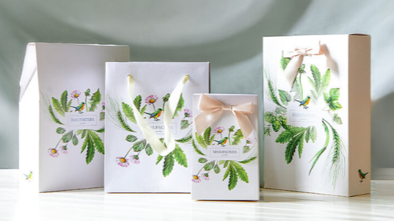 Krabičky s botanickými motivy