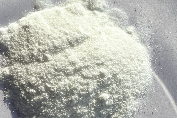 Biely práškový extrakt z listov stévie – hydratačná a upokojujúca zložka.