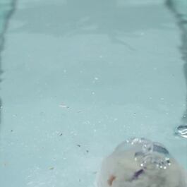 Anti-pollution & Detox šumivá guľa do kúpeľa 2v1 LÚKA