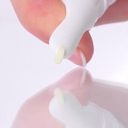 Liftingové očné sérum RUŽA 3v1 – viečka, kruhy & vačky