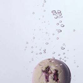 Exkluzívna krémová kúpeľová guľa s ružovým olejom 2 v 1 RUŽA