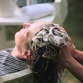 Posilňujúci rozmarínový olej na vlasy – rast & regenerácia